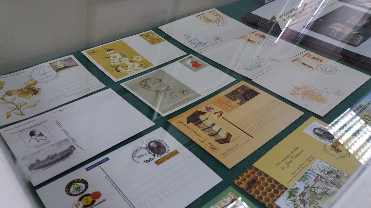 Pszczoły, ule i miód - motywy w kolekcji Muzeum Ziemi Tłuszczańskiej w Tłuszczu